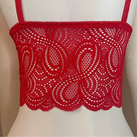 Red scalloped trims removable pads crisscross front Vneck lace bralette - Picture 7 of 10